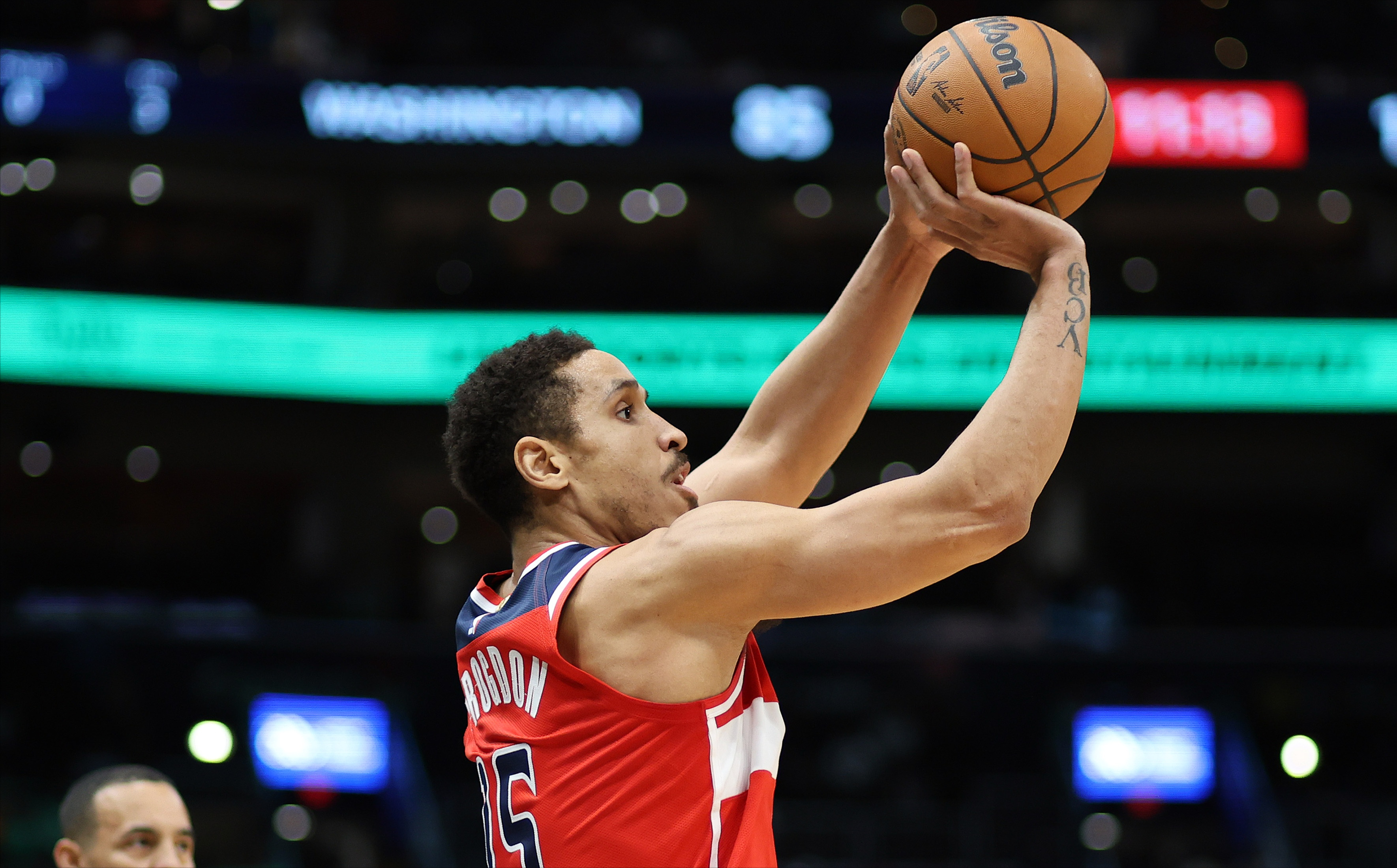 开云官网-超六底薪签约尼克斯，勇士被小库坑惨，西帝距离退役又近一步