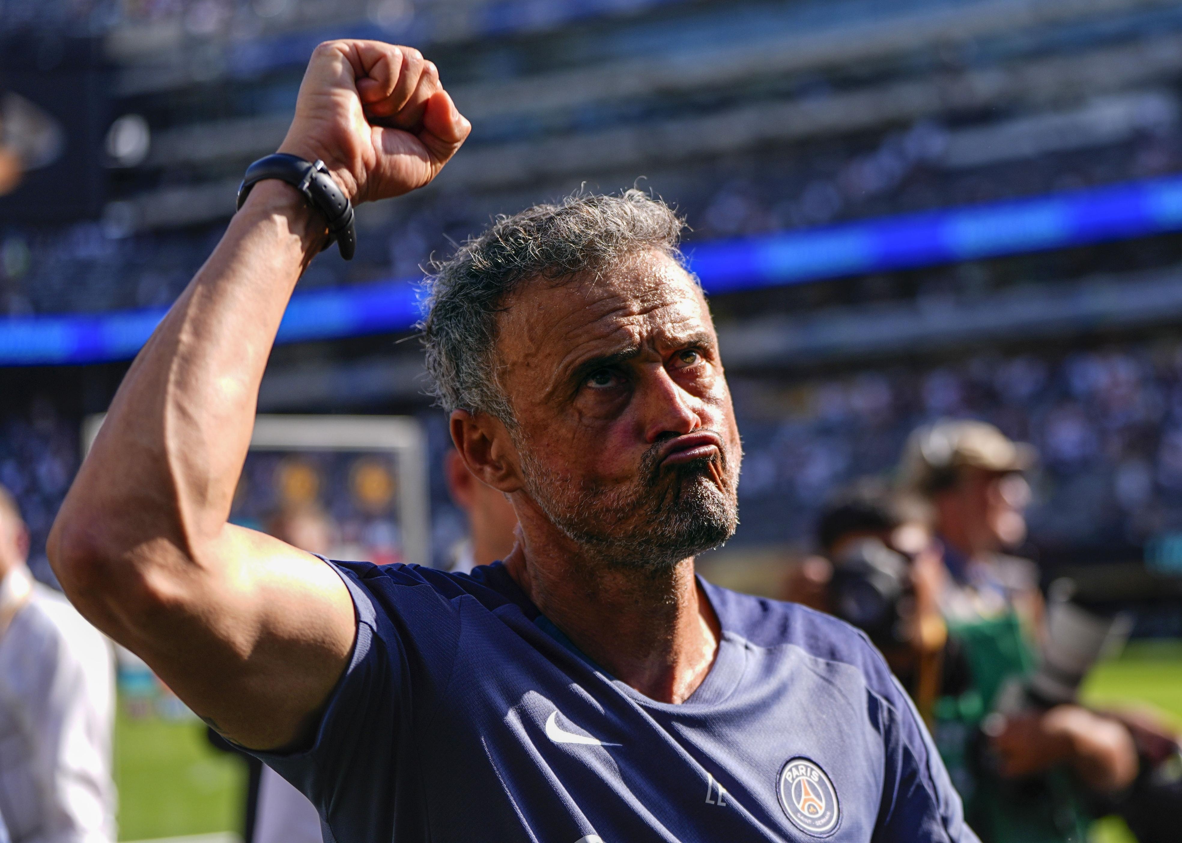 开云体育入口-巴黎人报：虽肩锁关节骨折，但恩里克预计仍会现场指挥巴黎的比赛