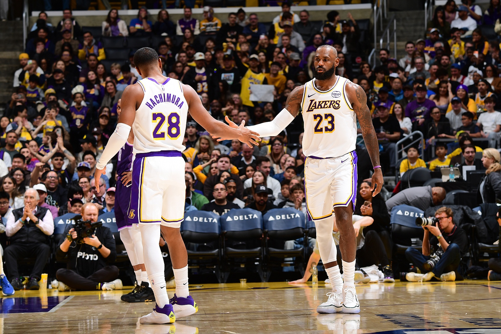 开云官网-湖人官方：詹姆斯今日大概率出战雄鹿 八村塁将继续缺阵