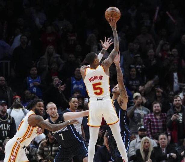 开云-连续两场读秒绝杀 想要穆雷？湖人雄鹿还得加价