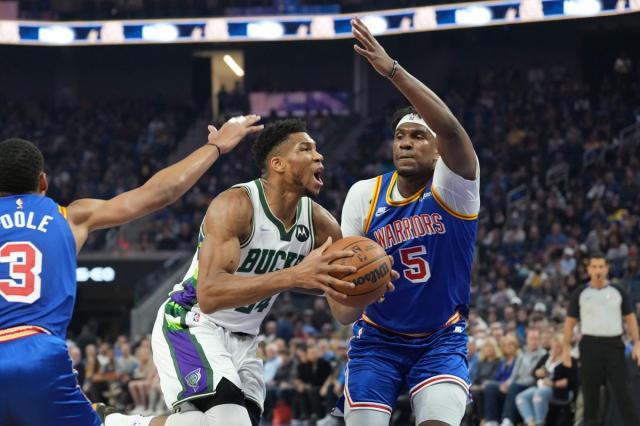 kaiyun-字母哥强杀篮下变成空砍 雄鹿为忽视克雷付出代价