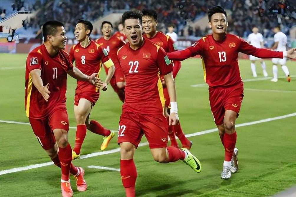 喜讯！他将成首位通过邵佳一考察的国脚，国足热身赛连续三场破门