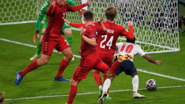 开云-体毛越位再见！感谢欧洲杯，英超VAR终于要改了