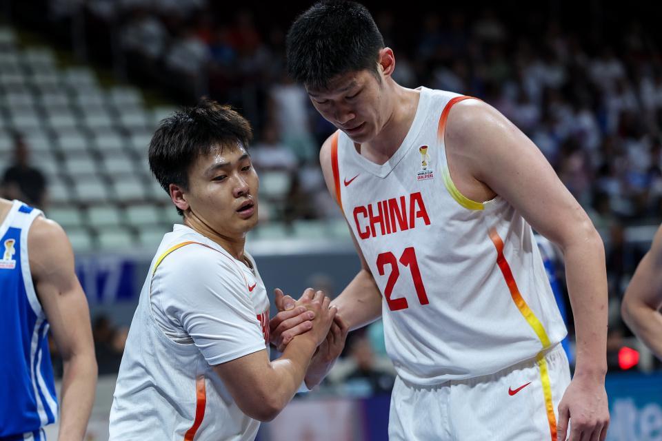 开云体育入口-拒重演马尼拉悲剧！中国男篮连续两场大逆转 出线前景大好